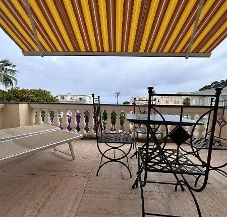 A Due Passi Dalla Piazzetta In Apartment Capri